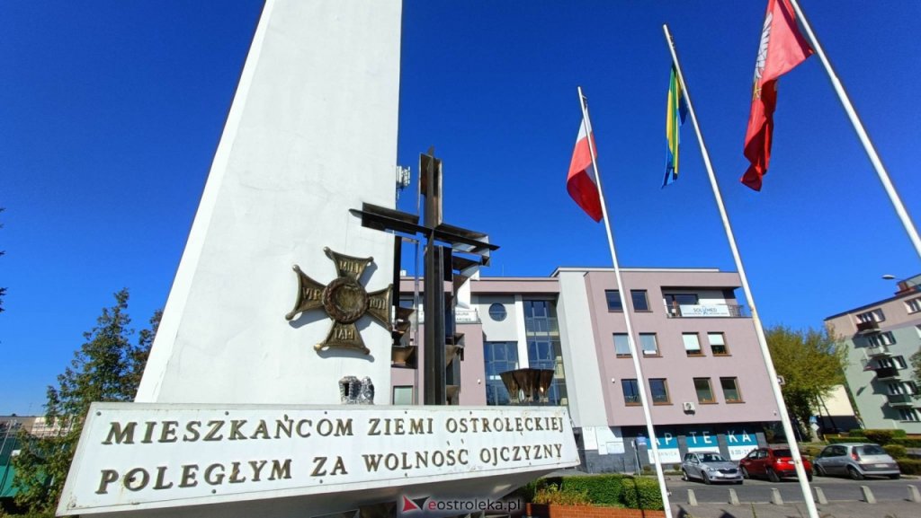 1 Maja w Ostrołęce: Tradycyjne obchody w cieniu ogólnopolskiej żałoby