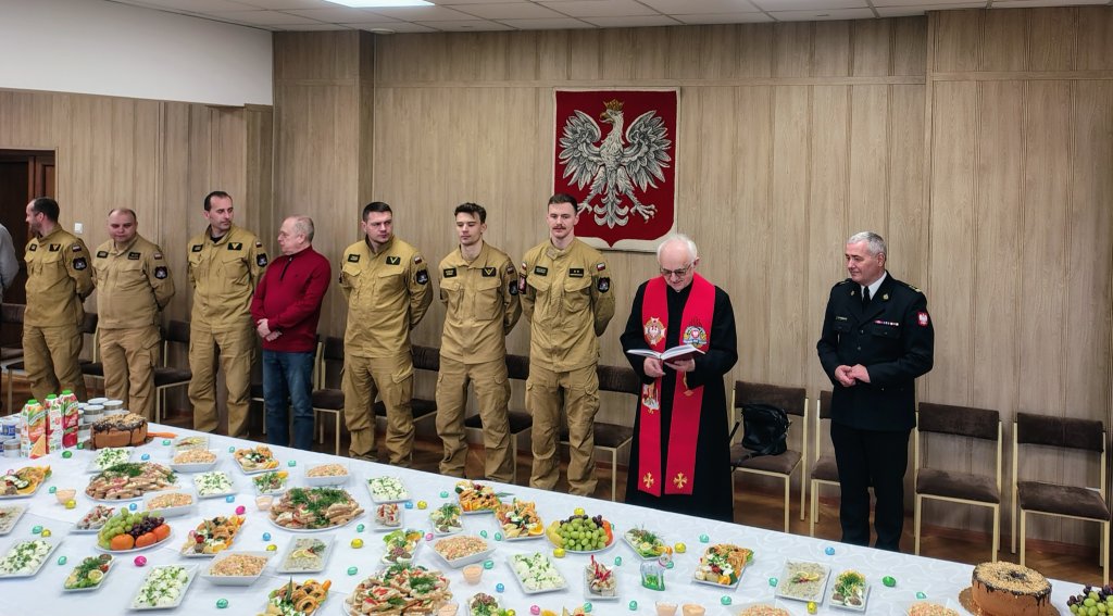 Wielkanoc u strażaków. Wyjątkowe spotkanie w ostrołęckiej komendzie [ZDJĘCIA]