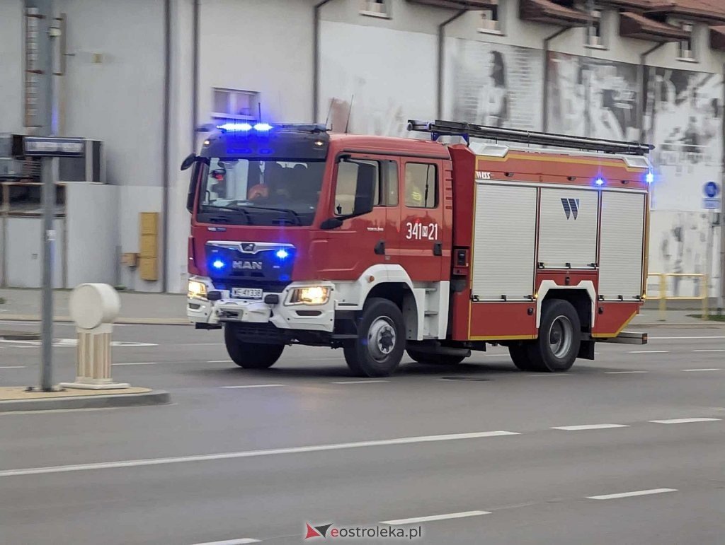 Wypadł z auta i wezwał pomoc. Alarm postawił na nogi służby ratunkowe