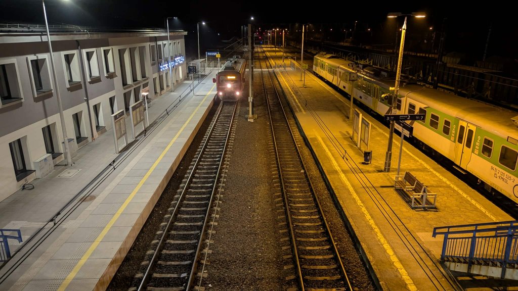 Autobusy zamiast pociągów z Ostrołęki. Koleje Mazowieckie wybrały przewoźnika