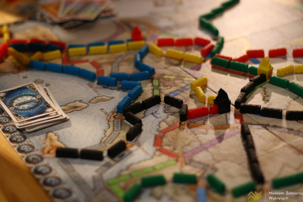 Kostki poszły w ruch! Tak wyglądało „Nocne granie” w ostrołęckim muzeum [ZDJĘCIA]