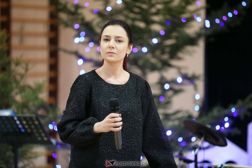 Magiczne zakończenie weekendu w Nowej Wsi: Koncert „Niech narodzi się Twoja miłość w nas...” zachwycił mieszkańców [WIDEO, ZDJĘCIA]