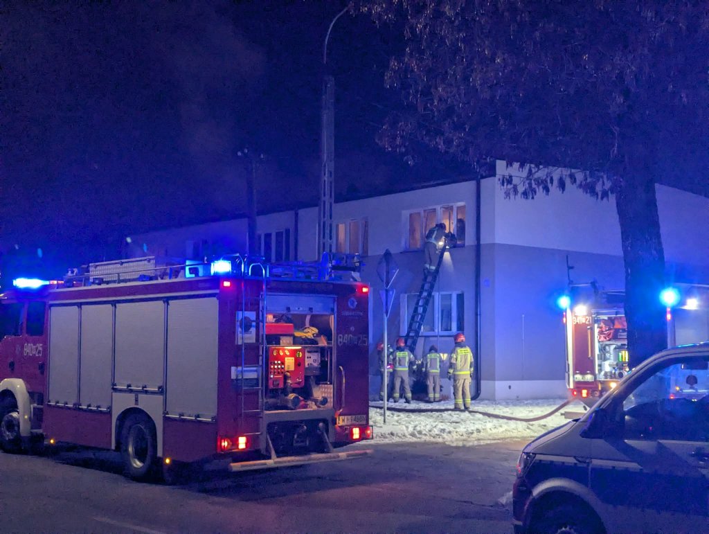 Akcja ratunkowa przy Sienkiewicza! Pożar mieszkania [WIDEO, ZDJĘCIA]