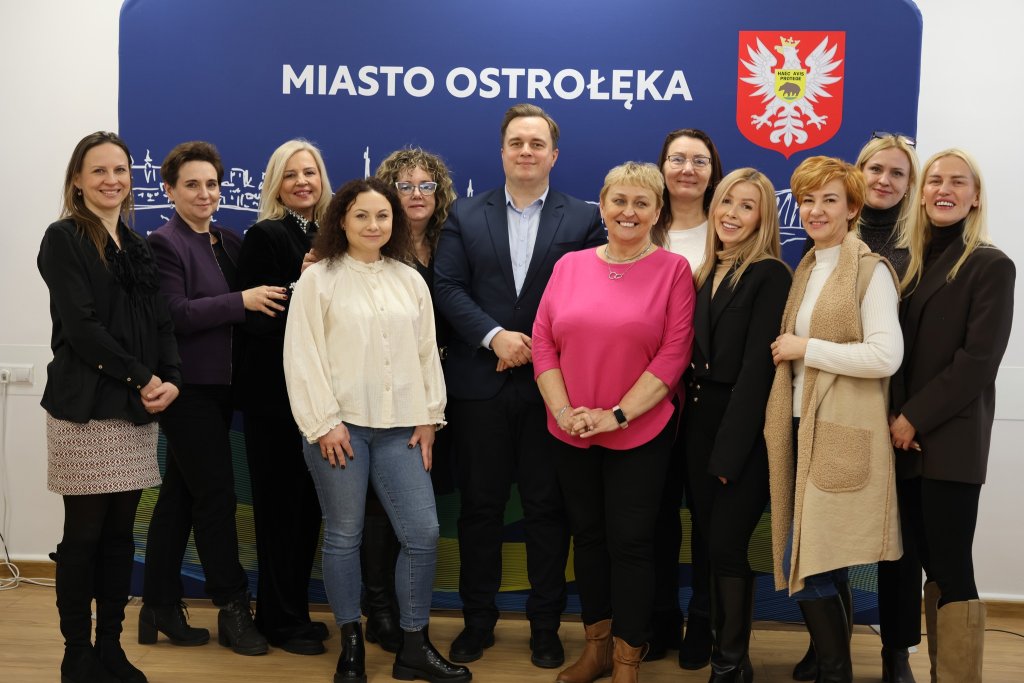 Dyrektorzy miejskich przedszkoli na spotkaniu w Urzędzie Miasta. Temat spotkania - zbliżająca się rekrutacja