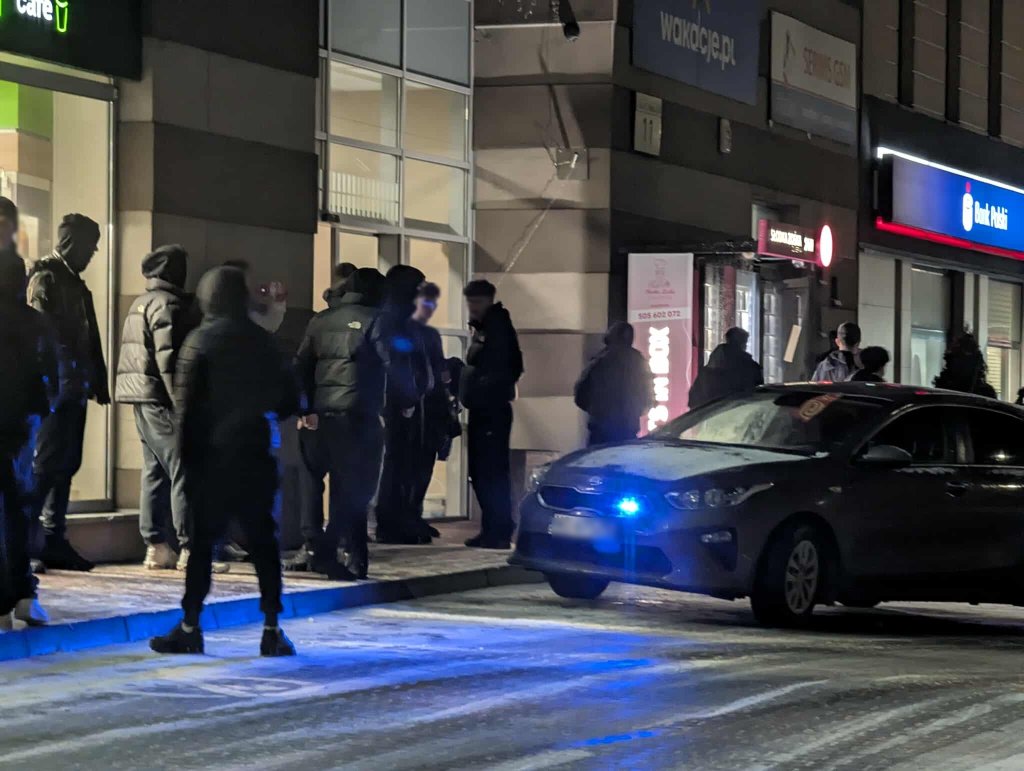 Niespokojny wieczór w galerii handlowej. Interweniowała policja [WIDEO, ZDJĘCIA]