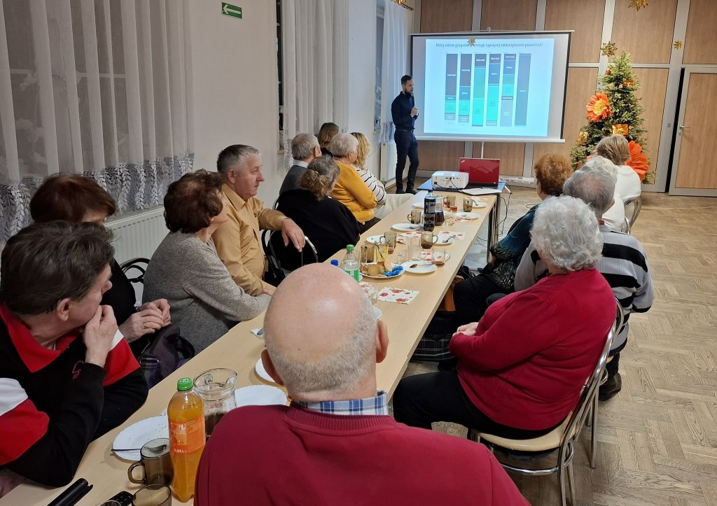 Seniorzy z Troszyna o czystym powietrzu. Spotkanie z lekarzem w Centrum Kultury [ZDJĘCIA]