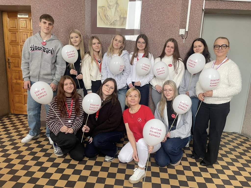 "Komórkomania" w I LO! W tej szkole nie brakuje ludzi o wielkim sercu