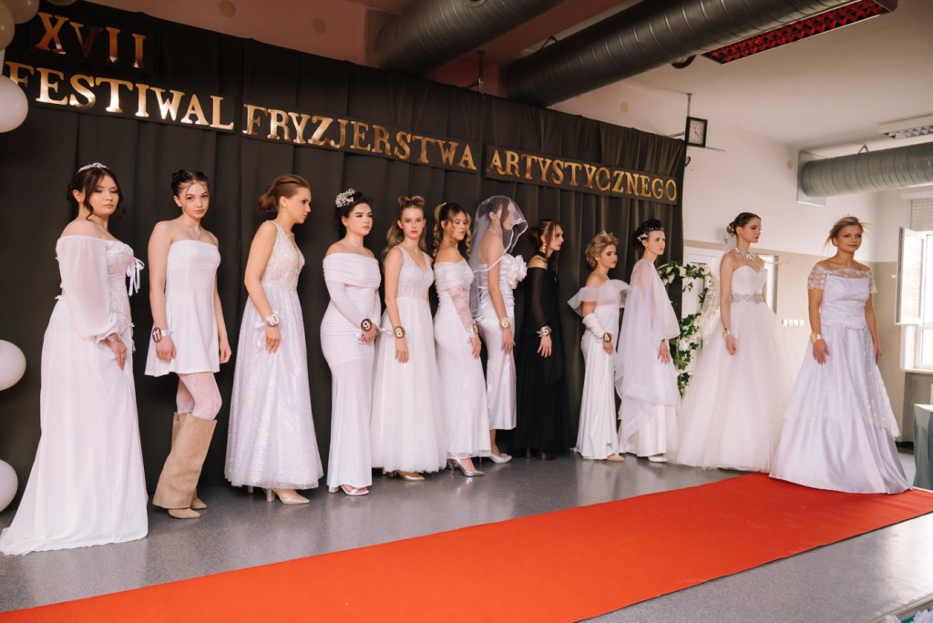 Magia ślubnych fryzur w ZSZ nr 2. XVII Festiwal Fryzjerstwa Artystycznego [ZDJĘCIA]