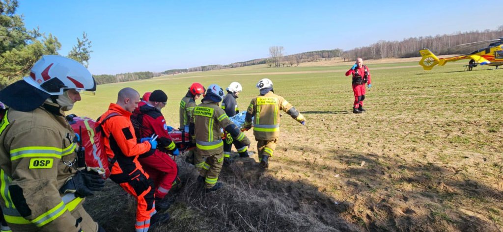 Wypadek przy pracach polowych. Interweniował śmigłowiec LPR [ZDJĘCIA]