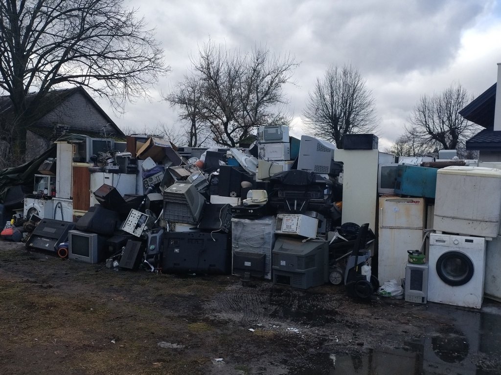 Niezwykła mobilizacja, spektakularny efekt. Jak stare lodówki i pralki wesprą lokalnych bohaterów [ZDJĘCIA]