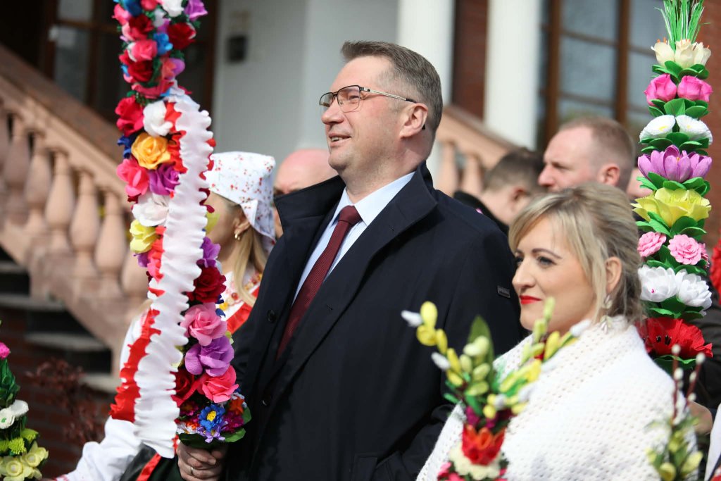 Przemysław Czarnek na Niedzieli Palmowej w Łysych. Świętował z Kurpiami [WIDEO, ZDJĘCIA]