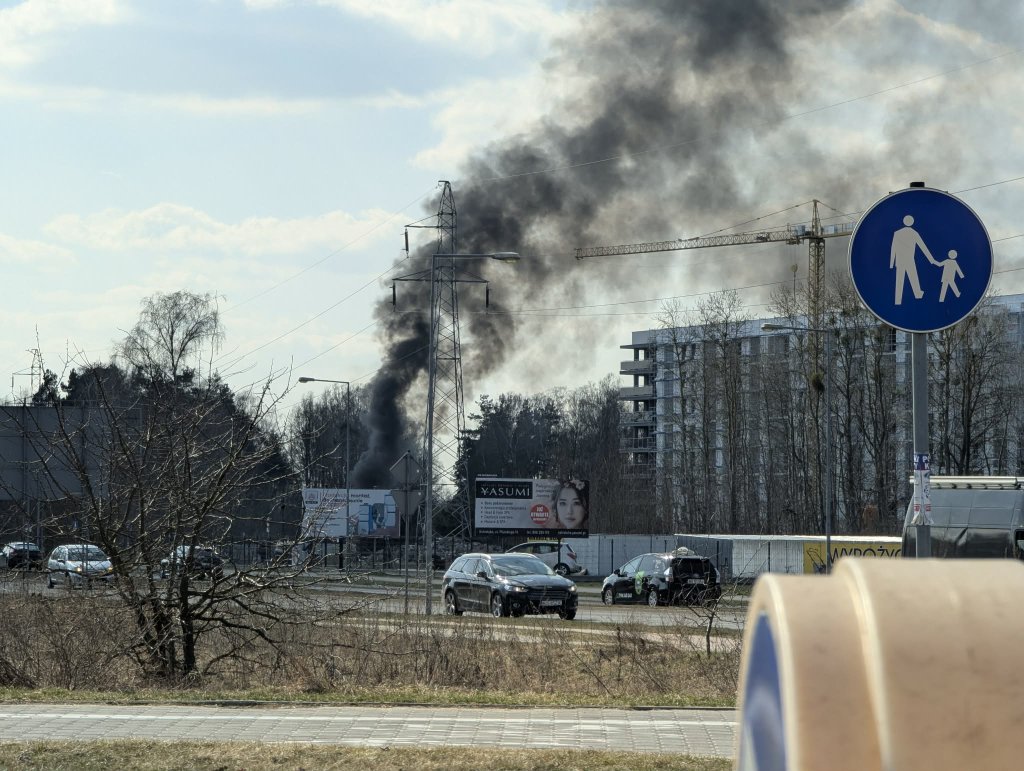 Pożar w Ostrołęce. Kłęby dymu widoczne były z daleka [WIDEO, ZDJĘCIA]
