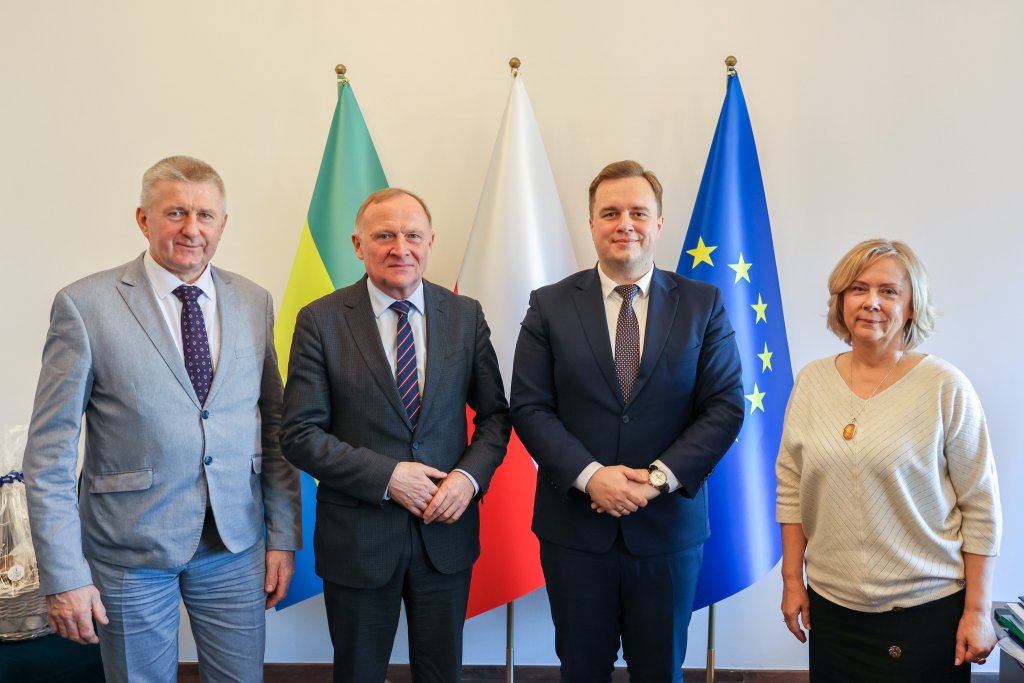 Wiceminister MSWiA z wizytą w Ostrołęce. O czym rozmawiał z prezydentem?