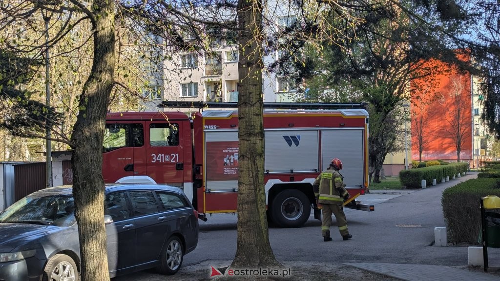 Mogło dojść do potężnej eksplozji. Akcja służb na ostrołęckim osiedlu [ZDJĘCIA]