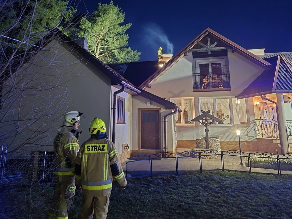 Nocna walka z ogniem. Trzy zastępy straży w akcji! [ZDJĘCIA]