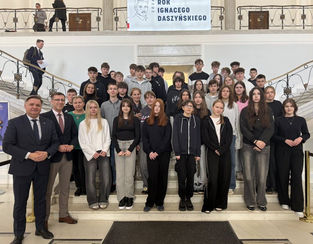 Zwiedzili Sejm z posłem Grabowskim. „Wspaniała młodzież to przyszłość Polski"