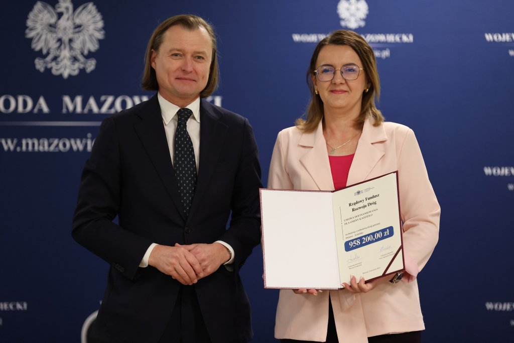 Nowe drogi w regionie. Wojewoda i wójt Kadzidła przypieczętowali współpracę