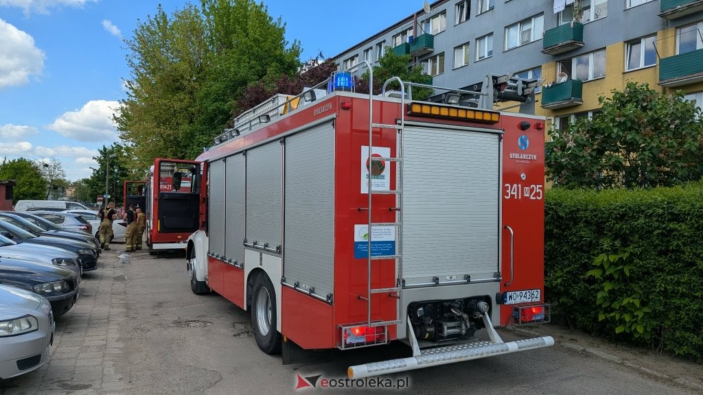 Niebezpieczna sytuacja w bloku przy 11 Listopada. Wystarczył moment nieuwagi [ZDJĘCIA]