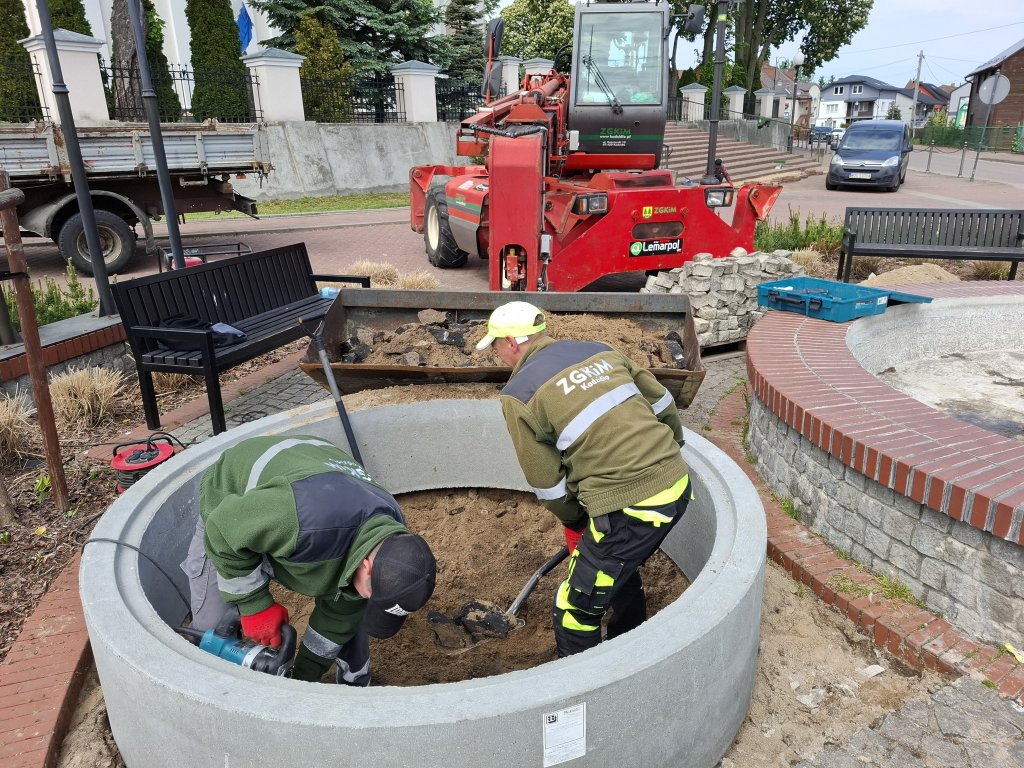 Fontanna w Kadzidle przechodzi wielką metamorfozę! Ruszył kompleksowy remont [ZDJĘCIA]