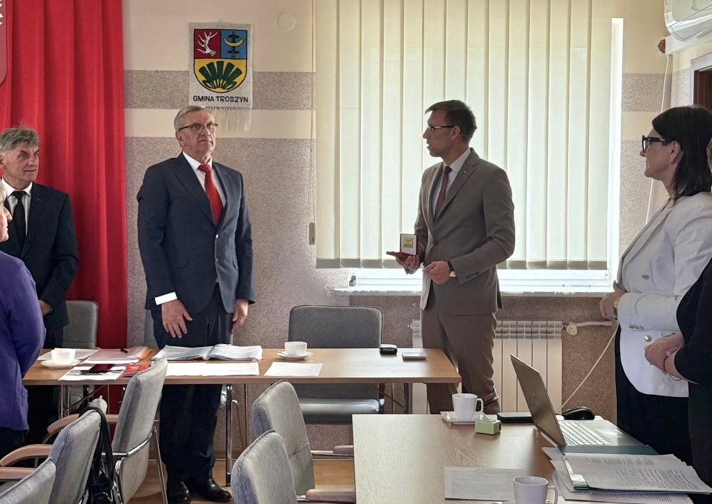 Wójt gminy Troszyn doceniony przez posła Marcina Grabowskiego