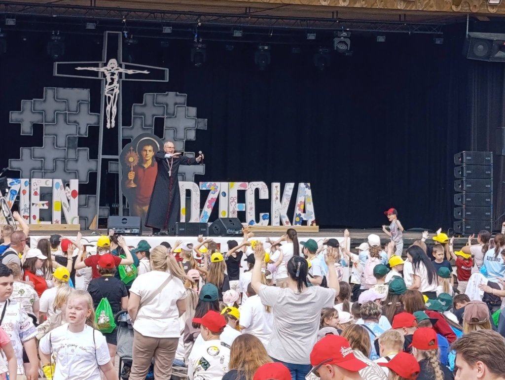 Dziecięca euforia połączyła całą diecezję. Wyjątkowe wydarzenie w Myszyńcu [ZDJĘCIA]