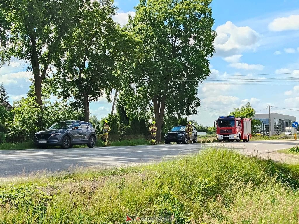 Chwila nieuwagi i kolizja. Dwa auta zderzyły się w Olszewie-Borkach [WIDEO, ZDJĘCIA]