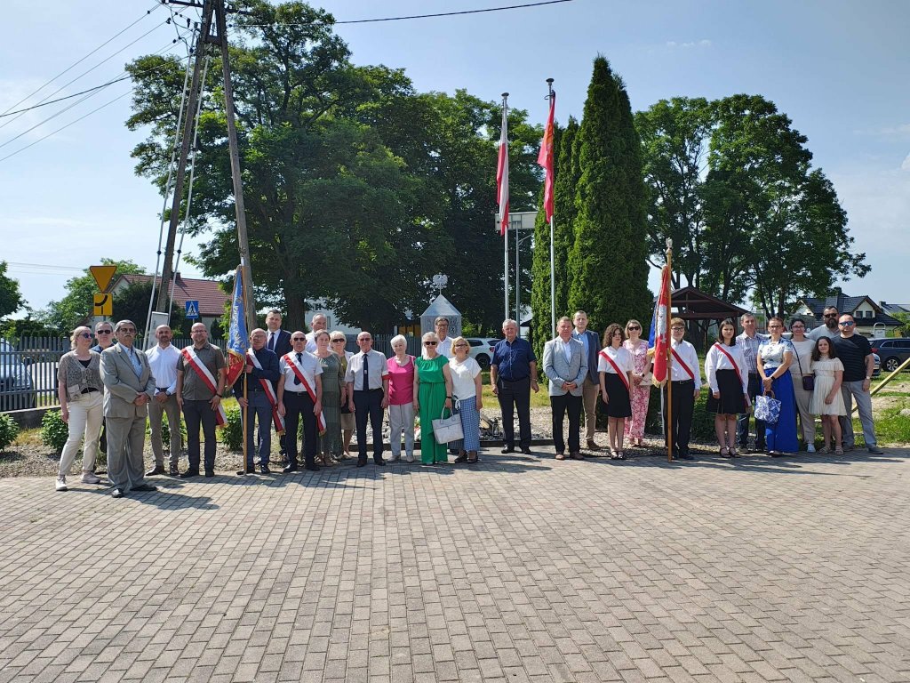 Przy obelisku i na modlitwie. Rozwory uczciły pamięć Sybiraków