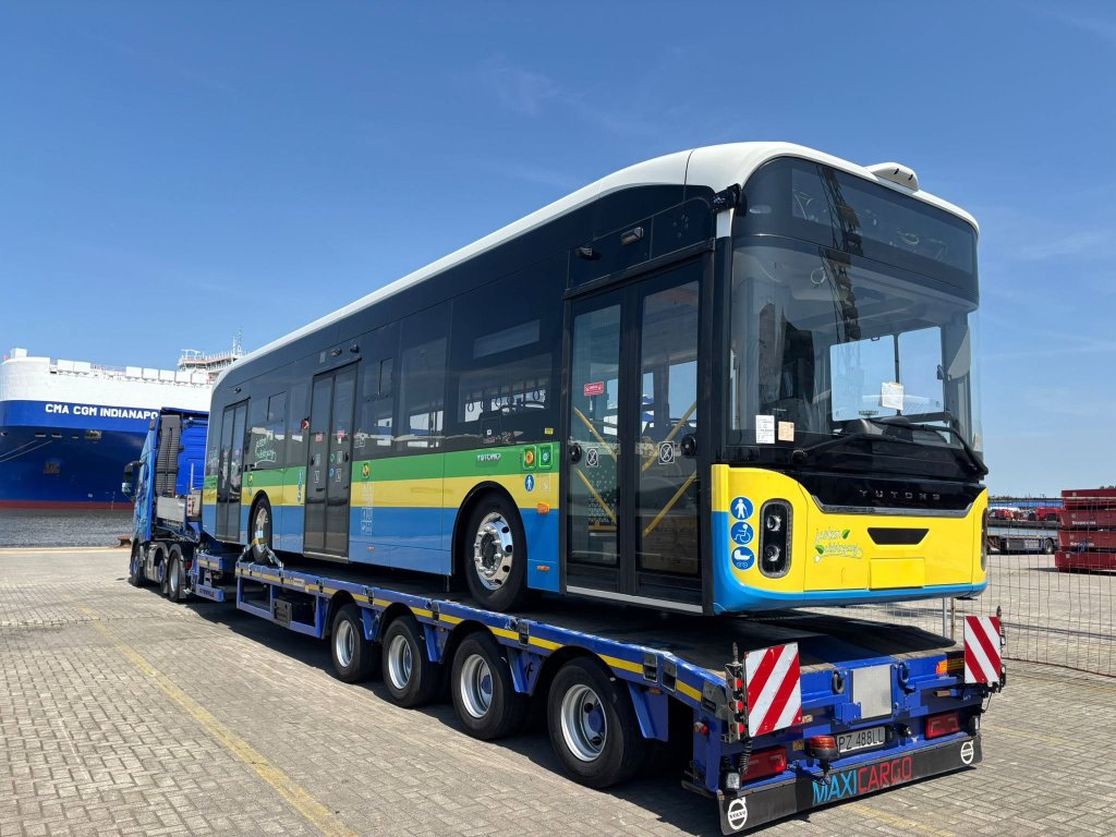 Tak wyglądają nowe autobusy dla Ostrołęki. Są już w Europie [ZDJĘCIA]