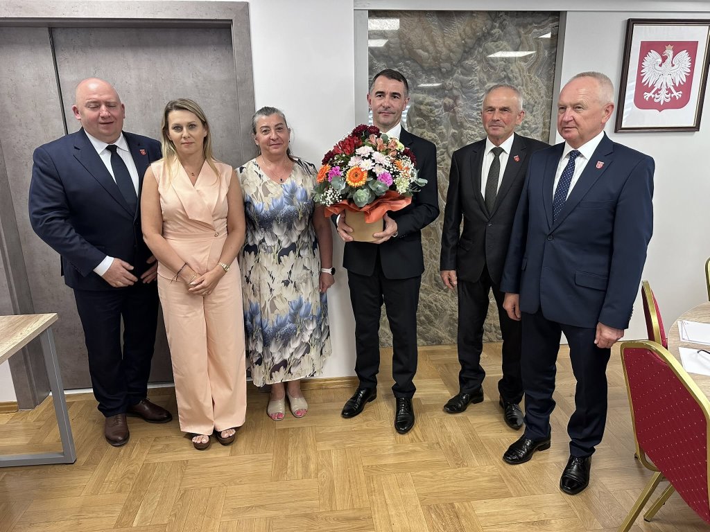 Budżet z nadwyżką i milionowe inwestycje. Wójt Krzysztof Grala z pełnym poparciem rady [ZDJĘCIA]