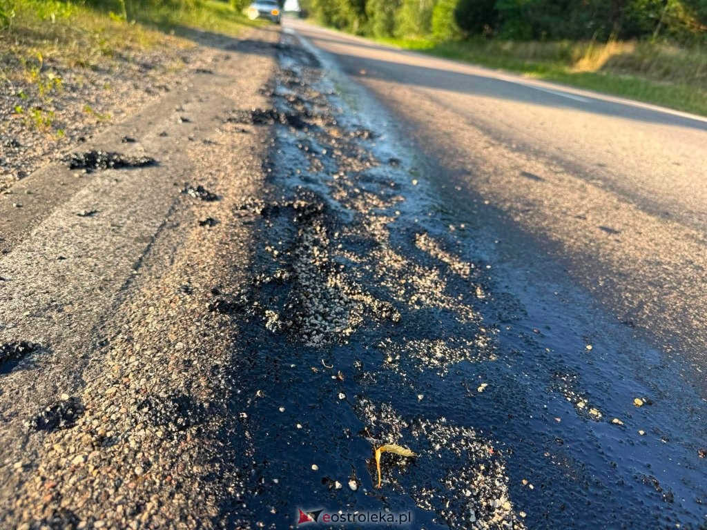 Asfalt powiedział „dość”. Ekstremalny upał topi drogi pod Ostrołęką! [ZDJĘCIA]