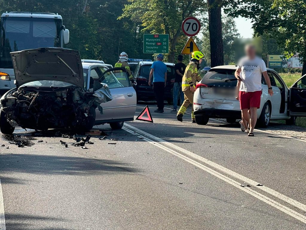 Wypadek pod Ostrołęką! Zderzyło się kilka aut! [WIDEO, ZDJĘCIA]