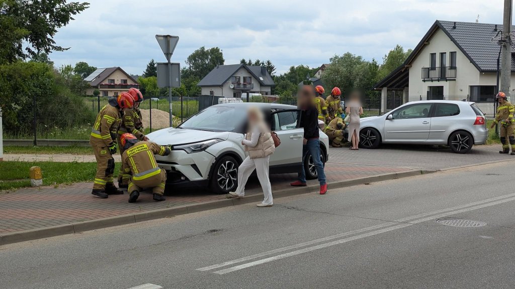 Kolizja na osiedlu Stacja. Niebezpieczne skrzyżowanie znów dało o sobie znać [WIDEO, ZDJĘCIA]