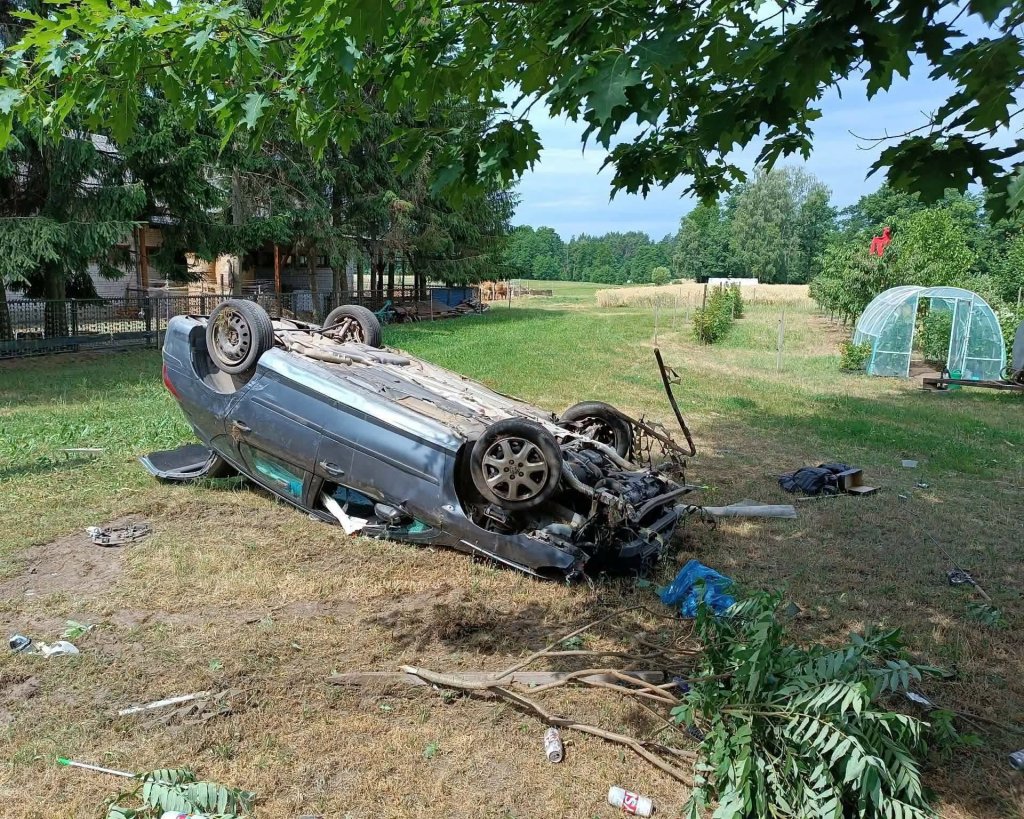Ukradł auto wujka! Finał przejażdżki 16-latek zapamięta na długo [FOTO]