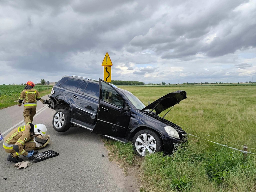 Wypadek na ruchliwej trasie w powiecie ostrołęckim. Służby na miejscu [ZDJĘCIA]