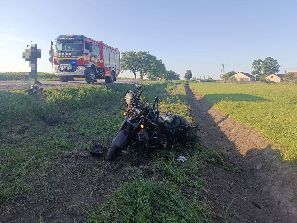 Harley Davidson w rowie. Groźny incydent na remontowanej drodze [ZDJĘCIA]