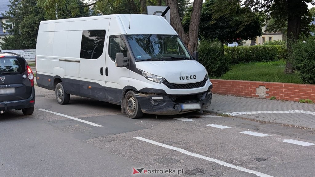Zderzenie dwóch aut w Ostrołęce. Rozlane płyny sparaliżowały ruch [ZDJĘCIA]