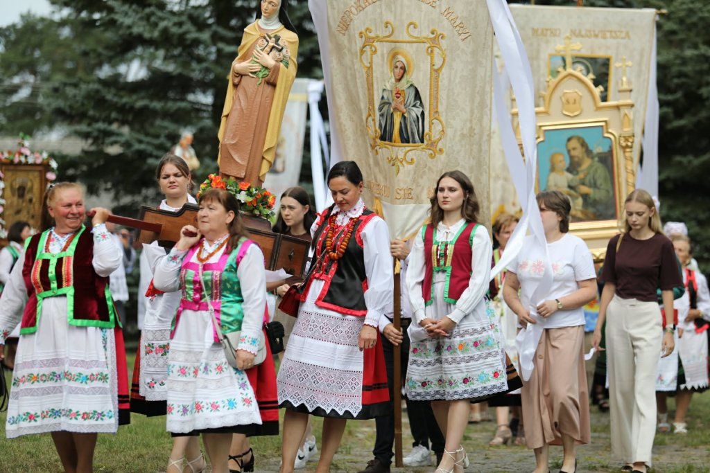 Niedziela na wsi w Czarni: Folklor, tradycja i koncerty [WIDEO, ZDJĘCIA]