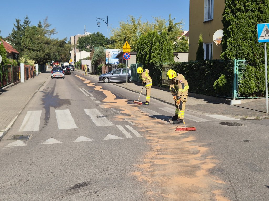 Poranny alarm w centrum Ostrołęki. Zagrożenie na trasie w kierunku ratusza [ZDJĘCIA]