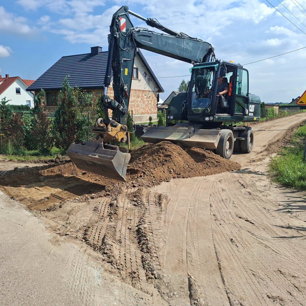 Mieszkańcy zyskają lepszy dojazd. Trwa inwestycja za ponad 185 tys. zł [ZDJĘCIA]