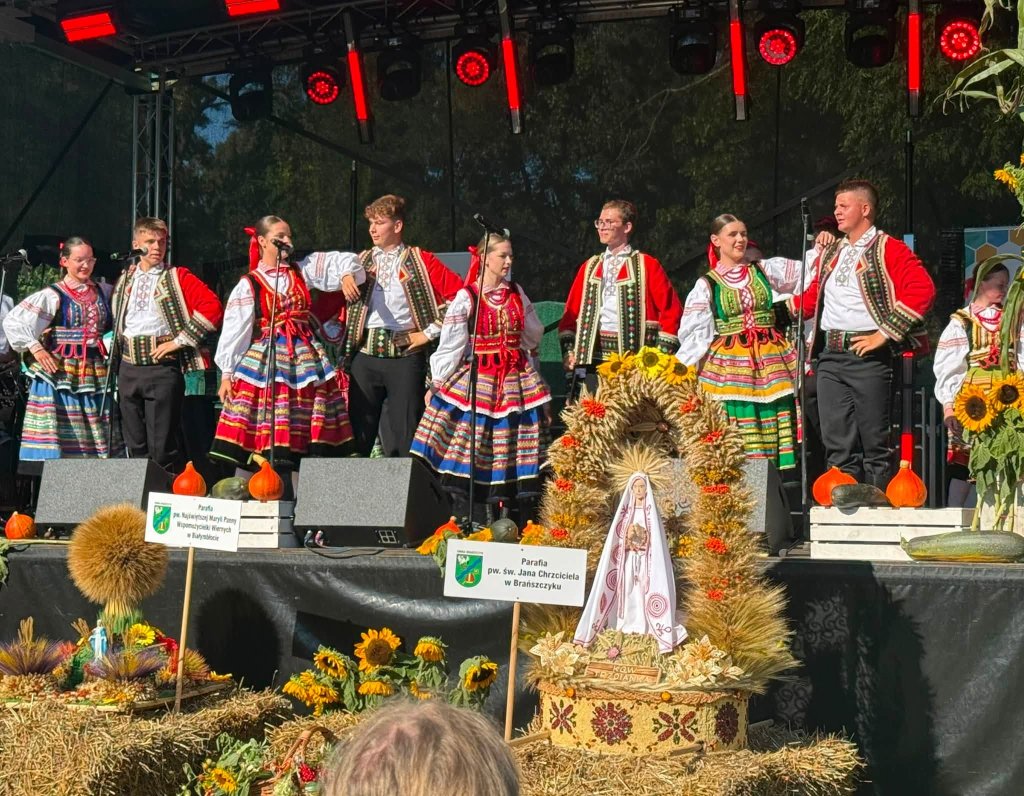 Rolnicy bohaterami dnia. Tak wyglądały dożynki na Kurpiach Białych [ZDJĘCIA]