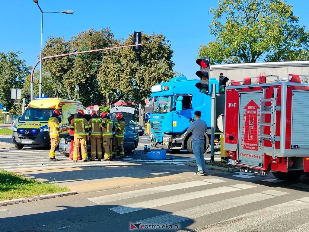 PILNE! Wypadek na Kołobrzeskiej. Jedna osoba poszkodowana [WIDEO, ZDJĘCIA]