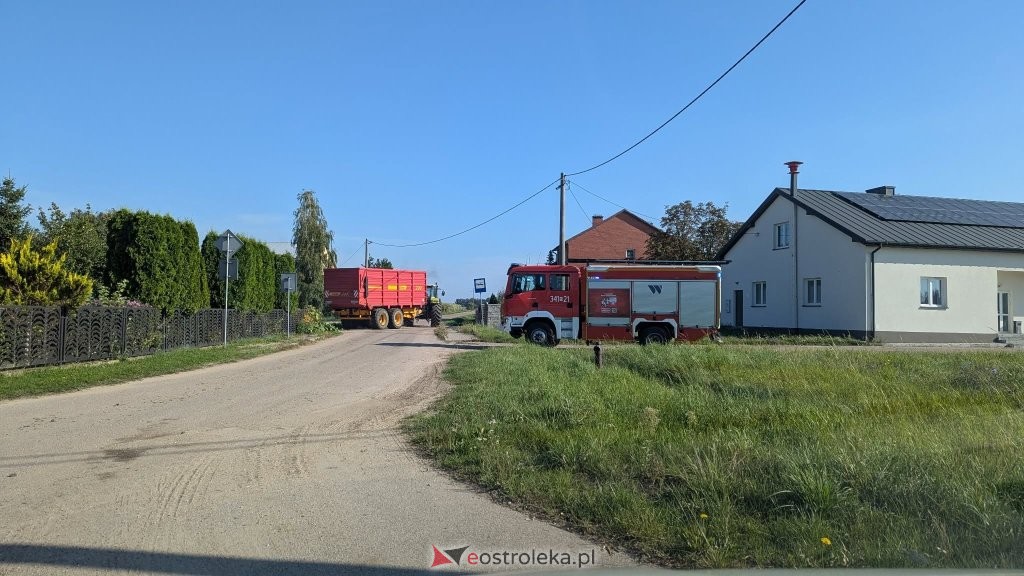 Niebezpieczny incydent pod Ostrołęką. Wystarczyła chwila nieuwagi i powstał spory kłopot [ZDJĘCIA]