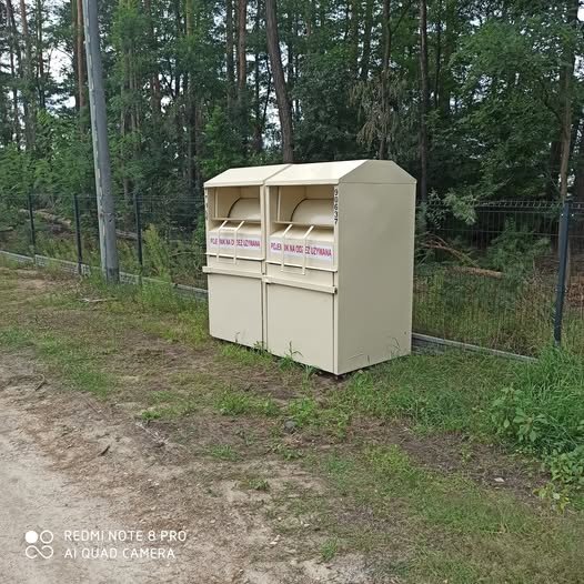 W gminie Olszewo-Borki stanęły nowe kontenery na odzież. Zobacz, gdzie można oddać stare ubrania