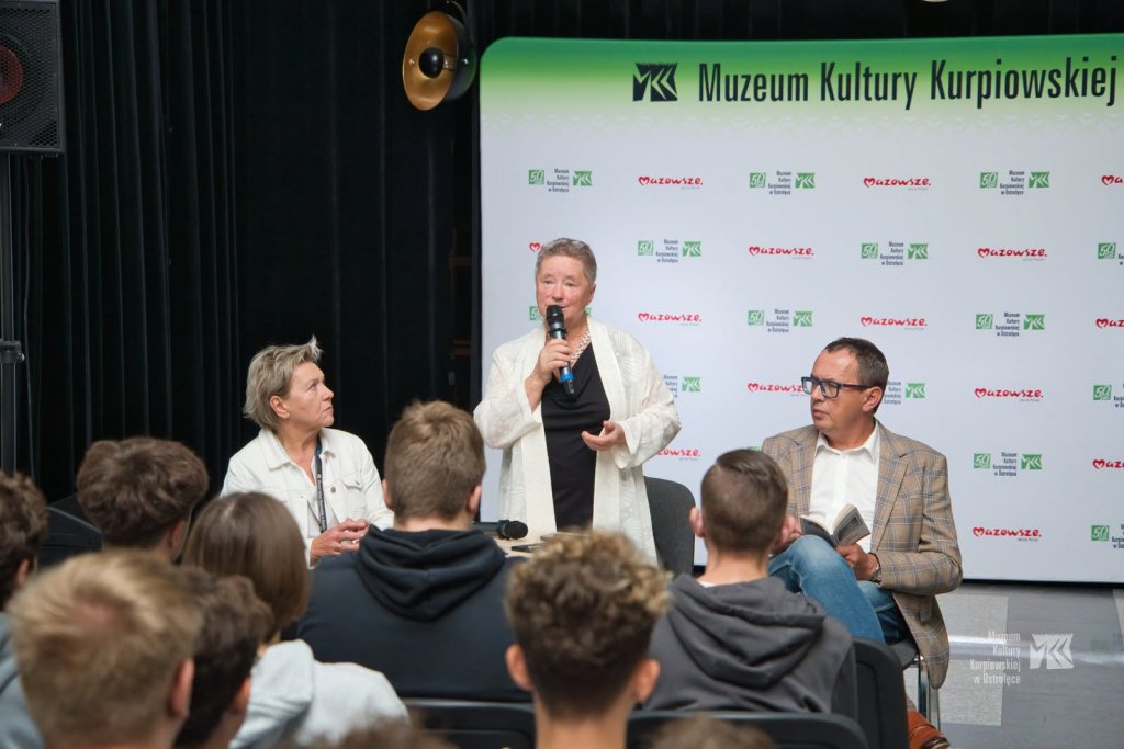 Irena Duchowska z wizytą w Muzeum Kultury Kurpiowskiej. Opowiedziała o życiu Polaków na Litwie [ZDJĘCIA]