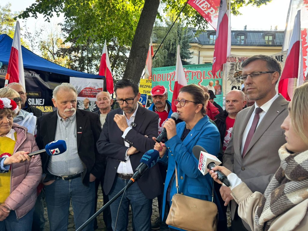 Demonstracja przed Trybunałem Konstytucyjnym z ostrołęckim akcentem