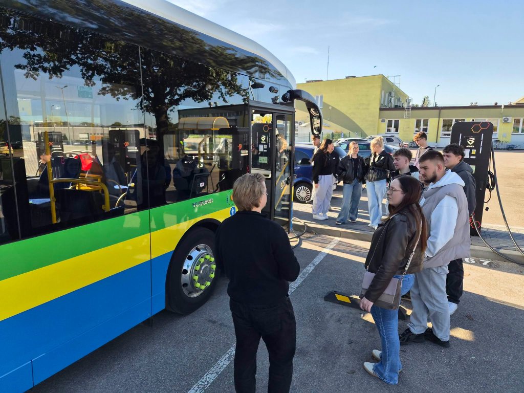 Jak działa MZK od kuchni? Uczniowie „Metalówki” poznali tajniki transportu [ZDJĘCIA]