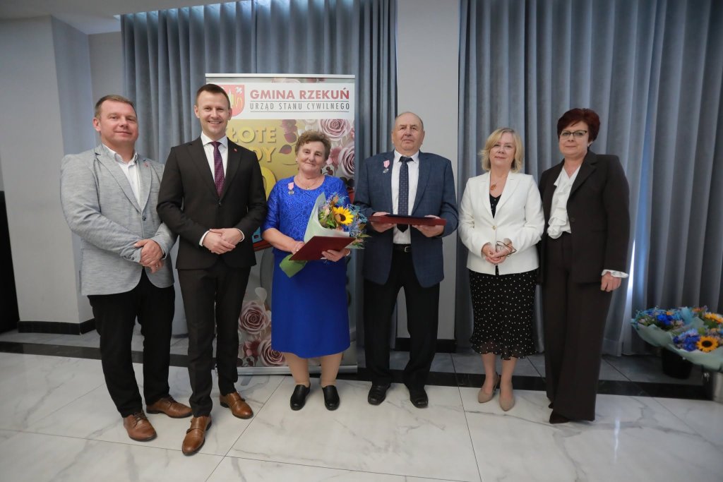 Medale i wyróżnienia dla małżeństw z gminy Rzekuń [ZDJĘCIA]