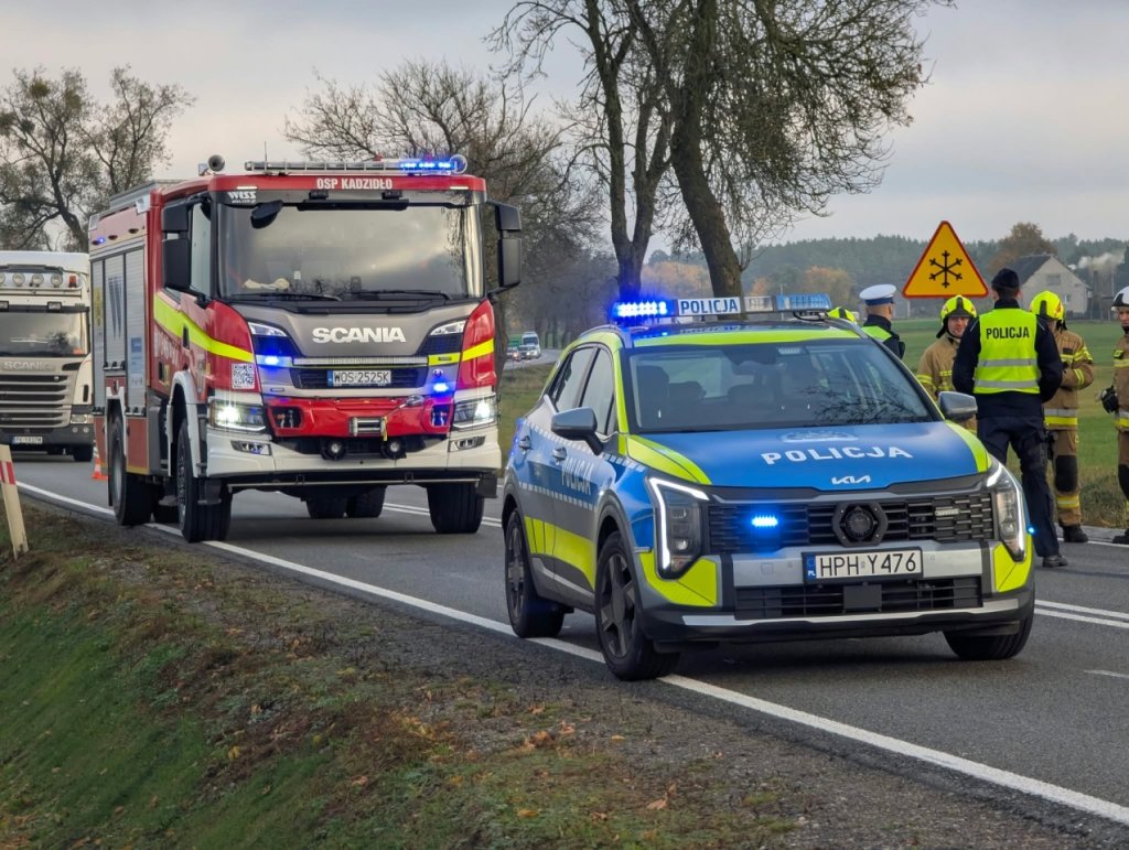 Poważny wypadek pod Ostrołęką! Ciężarówka w rowie, DK-53 całkowicie zablokowana!