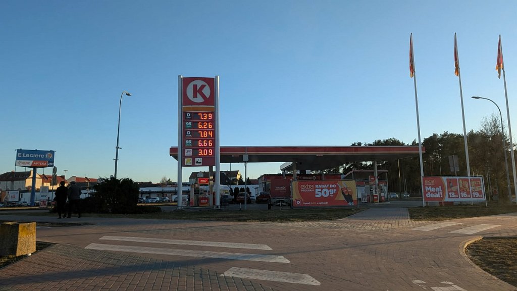 Ceny paliw oszalały! Ostrołęckie stacje reagują na wojnę – diesel drastycznie w górę&nbsp;&nbsp;[ZDJĘCIA]