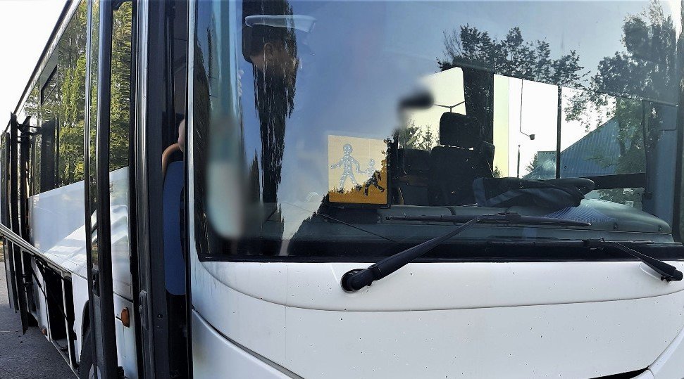 76-letni kierowca autobusu szkolnego bez uprawnień. Akcja inspektorów ITD z Ostrołęki